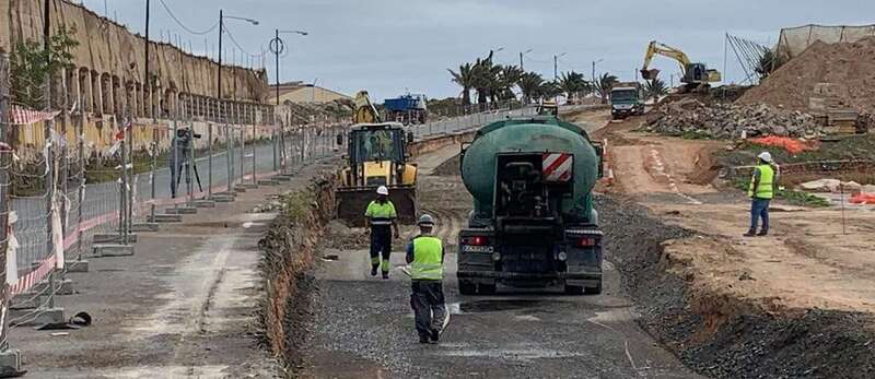 Obras de ensanche de la carretera de Melenara, ejecutadas por Petrecan/TA.